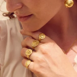 Flying Eros Ring in Yellow Gold