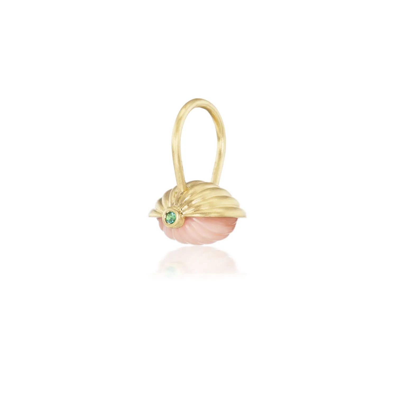 Mini Vintage Scalloped Coral Pendant in Yellow Gold