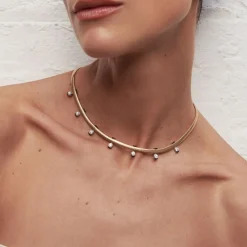 White Diamond Feelings Seven Stone Necklace in Yellow Gold